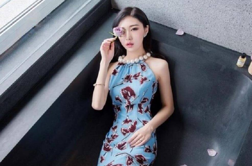 Top 20 mẫu váy cổ yếm quyến rũ sang trọng cho nàng hè 2023  Cardina