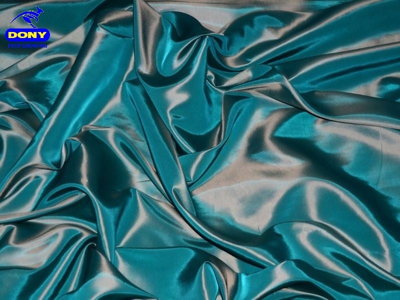 Vải Taffeta Hạn Chế Về Khả Năng Thấm Hút Và Co Giãn