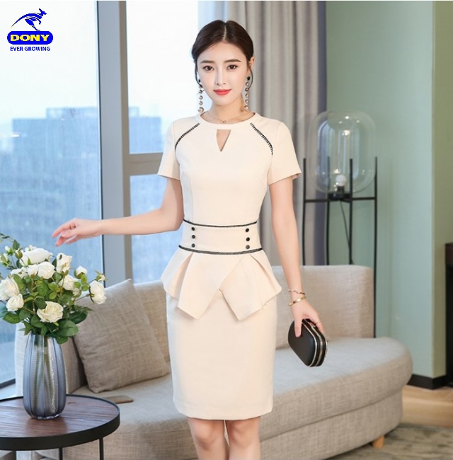 Mẫu 4: Đầm Peplum Cổ Tròn.