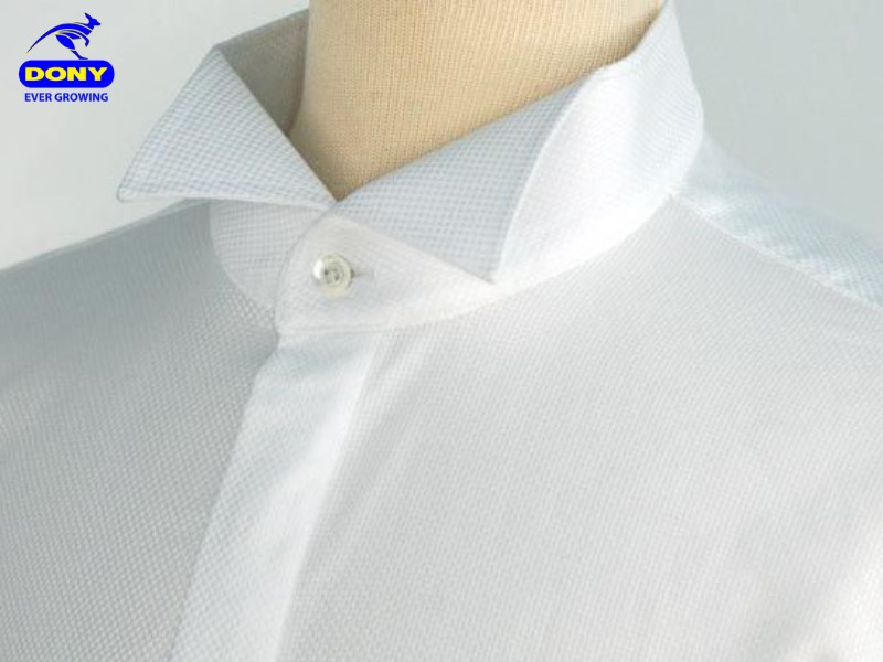 Cổ Wingtip Có Hình Dáng Giống Đôi Cánh Én Với Hai Đầu Nhọn Hướng Lên Trên