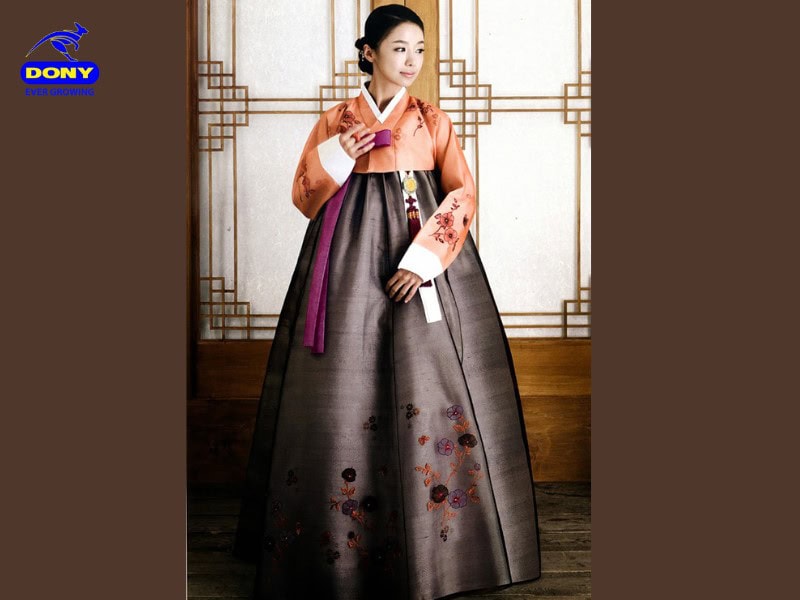 Mẫu 1: Mẫu Đồng Phục Lễ Tân Hanbok Cam Phối Xám Đậm