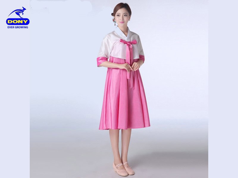 Mẫu 6: Đồng Phục Phục Vụ Hanbok Trắng Phối Hồng